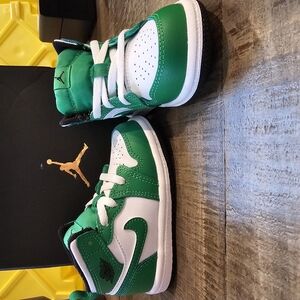 NWT Jordan 1 MID Green and White Sneakers SIZE 6C